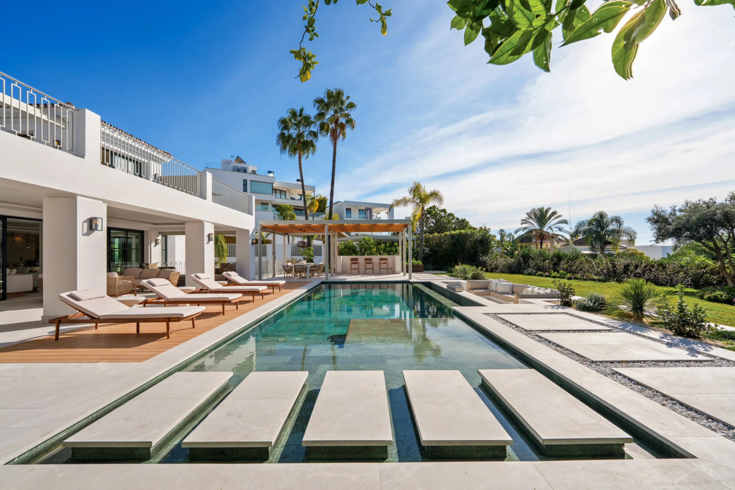 Villa Agata presents a modern Mediterranean home in La Quinta with incredible sea views. Set on a 1,109 m² plot and newly renovated throughout, the villa showcases striking architecture paired with refined interiors by Soledad Merchant. The main living ar