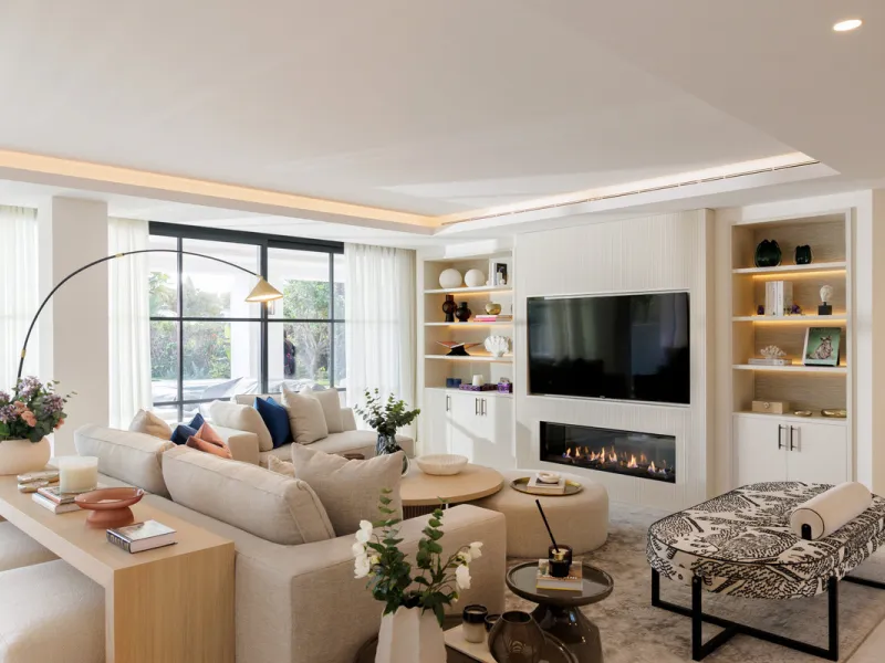 Villa Agata presents a modern Mediterranean home in La Quinta with incredible sea views. Set on a 1,109 m² plot and newly renovated throughout, the villa showcases striking architecture paired with refined interiors by Soledad Merchant. The main living ar