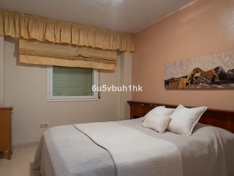 This entire house offers versatile possibilities for personal use, a holiday home, or as an investment opportunity.