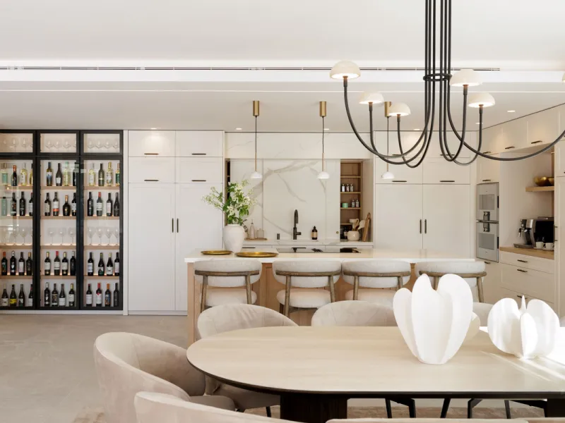 Villa Agata presents a modern Mediterranean home in La Quinta with incredible sea views. Set on a 1,109 m² plot and newly renovated throughout, the villa showcases striking architecture paired with refined interiors by Soledad Merchant. The main living ar