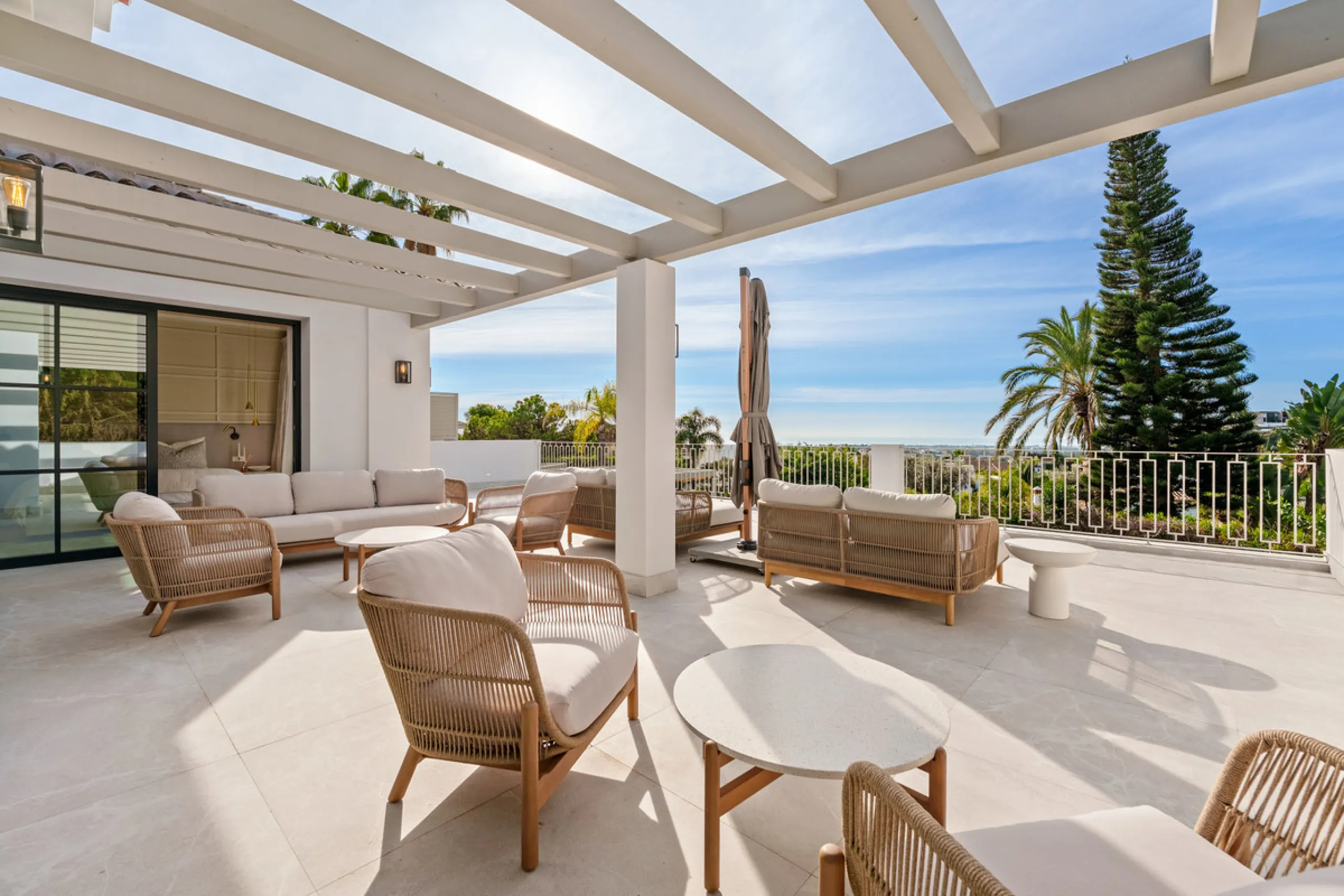 Villa Agata presents a modern Mediterranean home in La Quinta with incredible sea views. Set on a 1,109 m² plot and newly renovated throughout, the villa showcases striking architecture paired with refined interiors by Soledad Merchant. The main living ar
