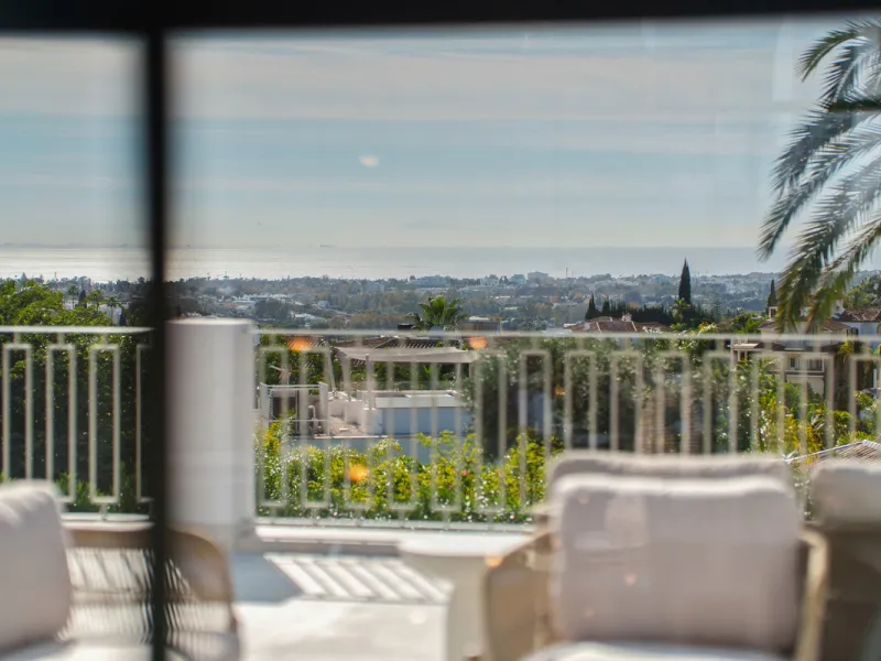 Villa Agata presents a modern Mediterranean home in La Quinta with incredible sea views. Set on a 1,109 m² plot and newly renovated throughout, the villa showcases striking architecture paired with refined interiors by Soledad Merchant. The main living ar