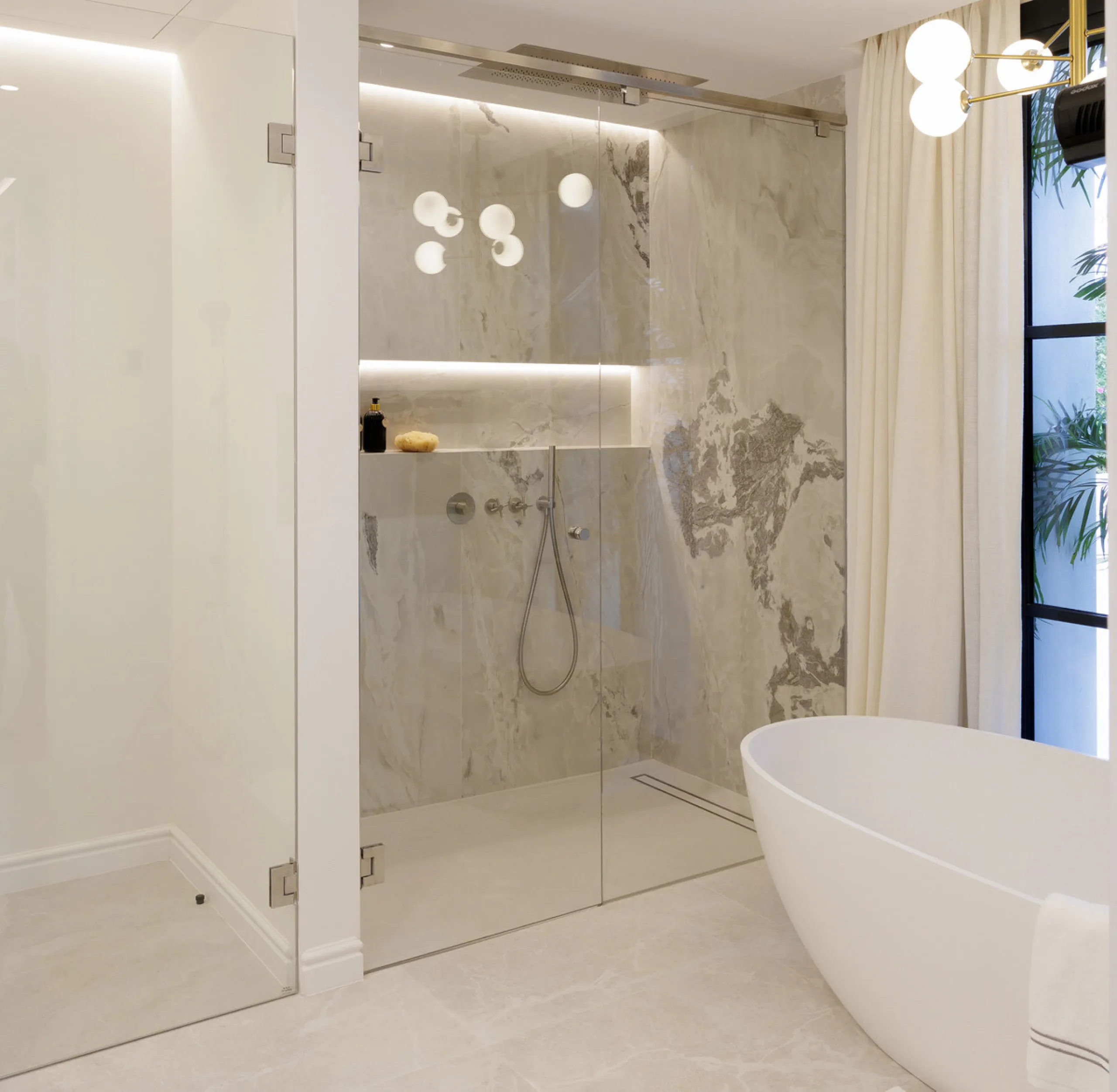 Villa Agata presents a modern Mediterranean home in La Quinta with incredible sea views. Set on a 1,109 m² plot and newly renovated throughout, the villa showcases striking architecture paired with refined interiors by Soledad Merchant. The main living ar