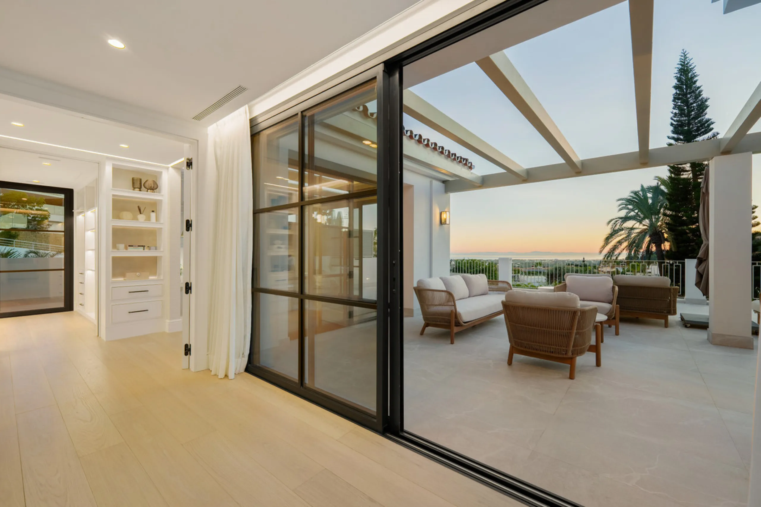 Villa Agata presents a modern Mediterranean home in La Quinta with incredible sea views. Set on a 1,109 m² plot and newly renovated throughout, the villa showcases striking architecture paired with refined interiors by Soledad Merchant. The main living ar