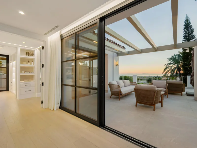 Villa Agata presents a modern Mediterranean home in La Quinta with incredible sea views. Set on a 1,109 m² plot and newly renovated throughout, the villa showcases striking architecture paired with refined interiors by Soledad Merchant. The main living ar