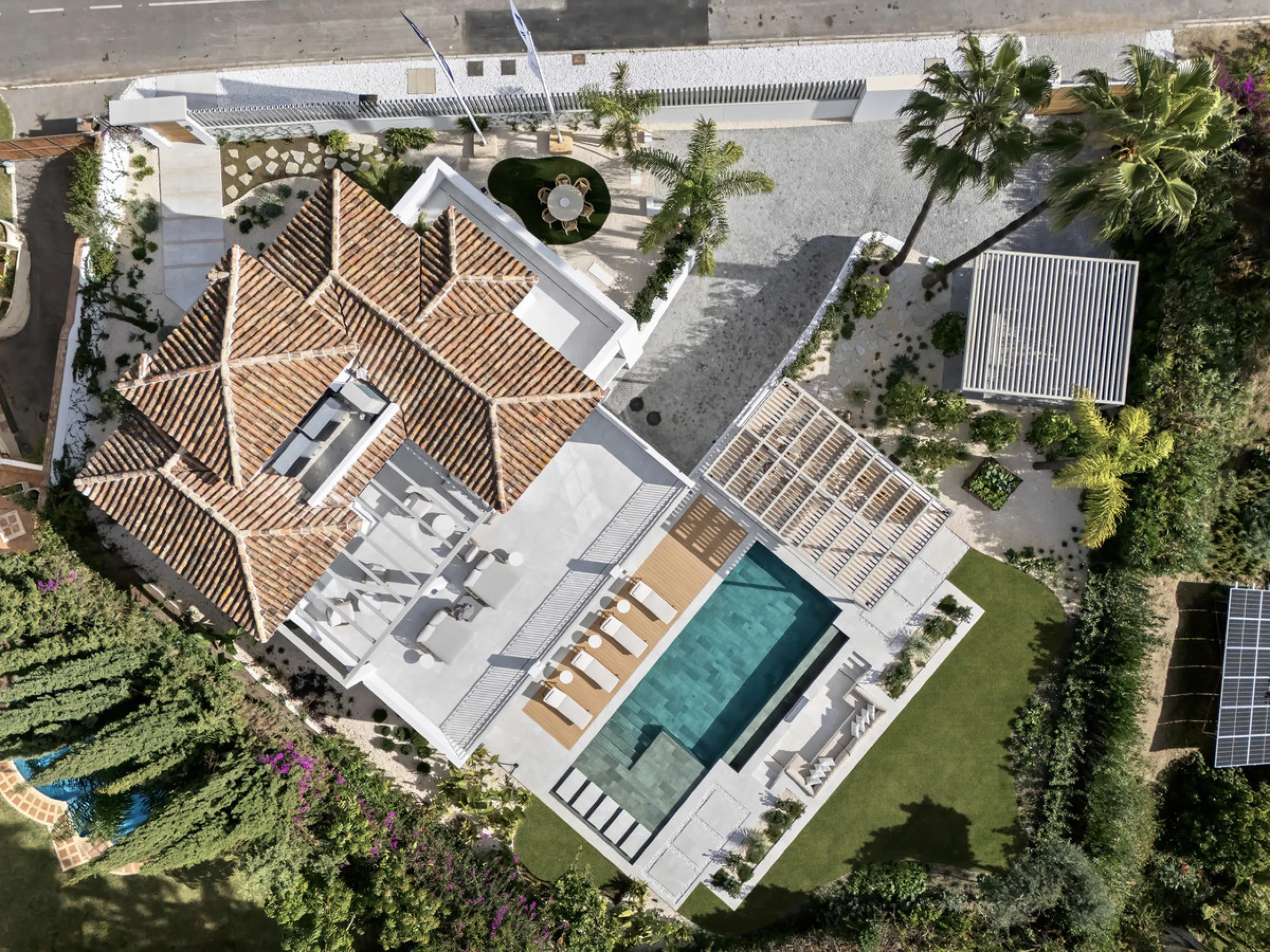 Villa Agata presents a modern Mediterranean home in La Quinta with incredible sea views. Set on a 1,109 m² plot and newly renovated throughout, the villa showcases striking architecture paired with refined interiors by Soledad Merchant. The main living ar