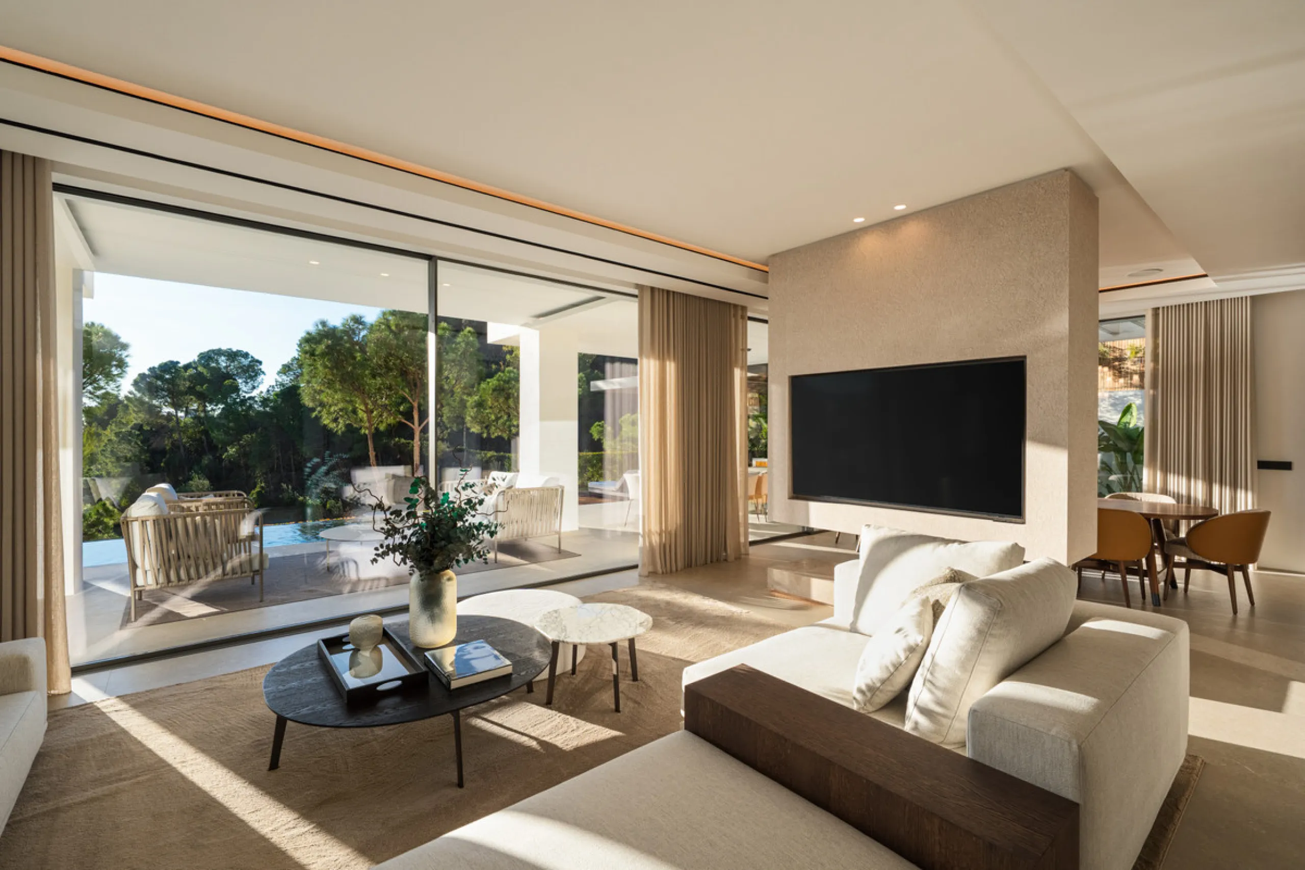 House - Detached Villa в продаже в Benahavís, Málaga. В доме 6 спален и 8 ванных комнат. Площадь дома 771 м². Площадь участка 1009 м²