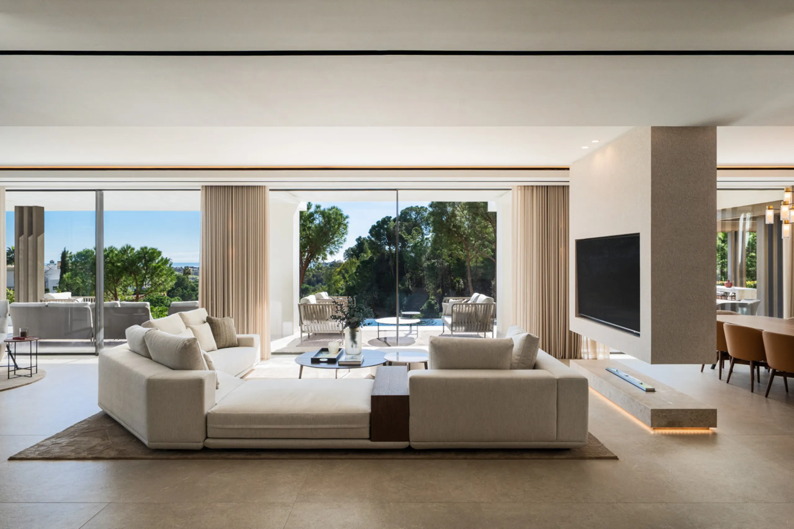 House - Detached Villa в продаже в Benahavís, Málaga. В доме 6 спален и 8 ванных комнат. Площадь дома 771 м². Площадь участка 1009 м²