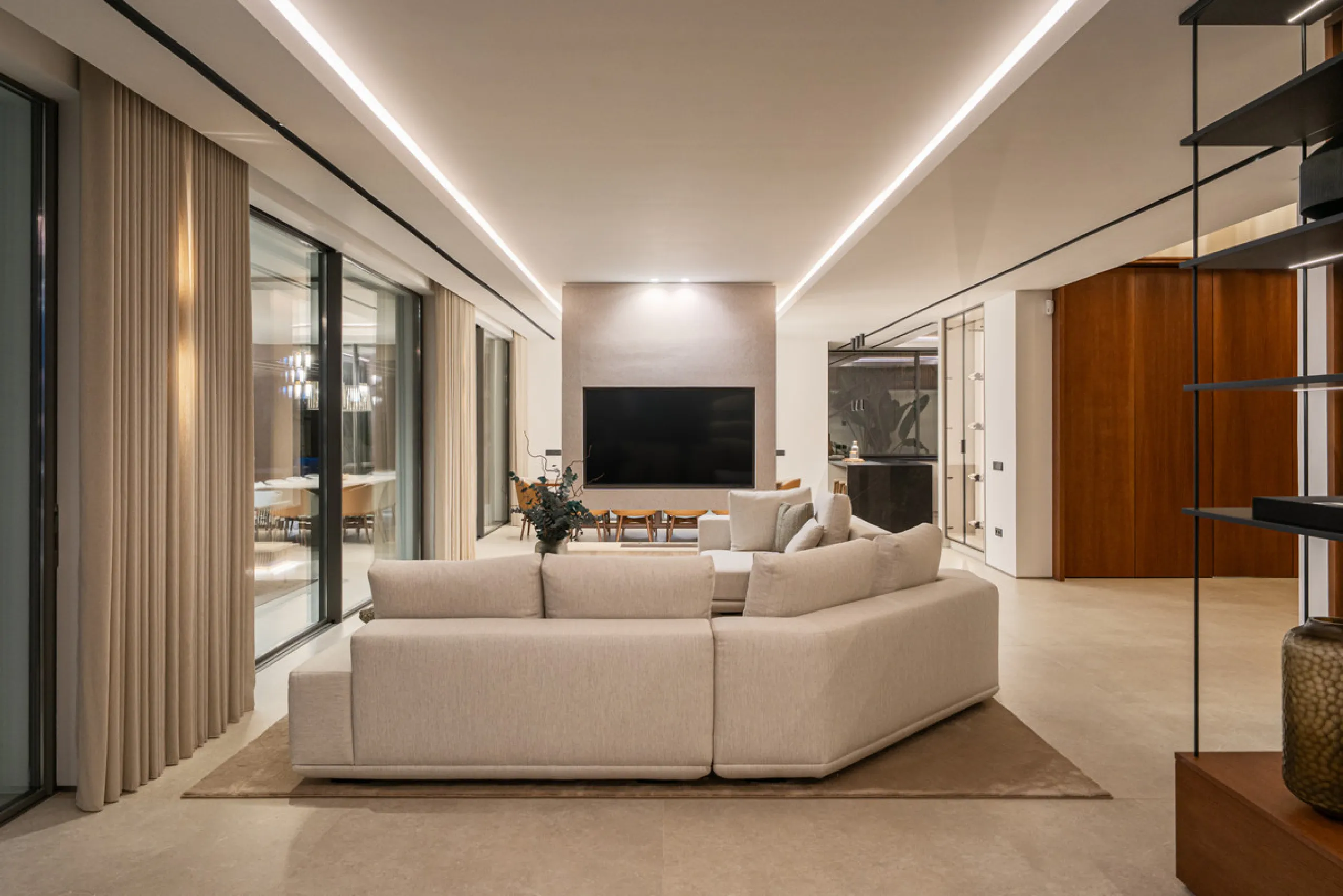 House - Detached Villa в продаже в Benahavís, Málaga. В доме 6 спален и 8 ванных комнат. Площадь дома 771 м². Площадь участка 1009 м²