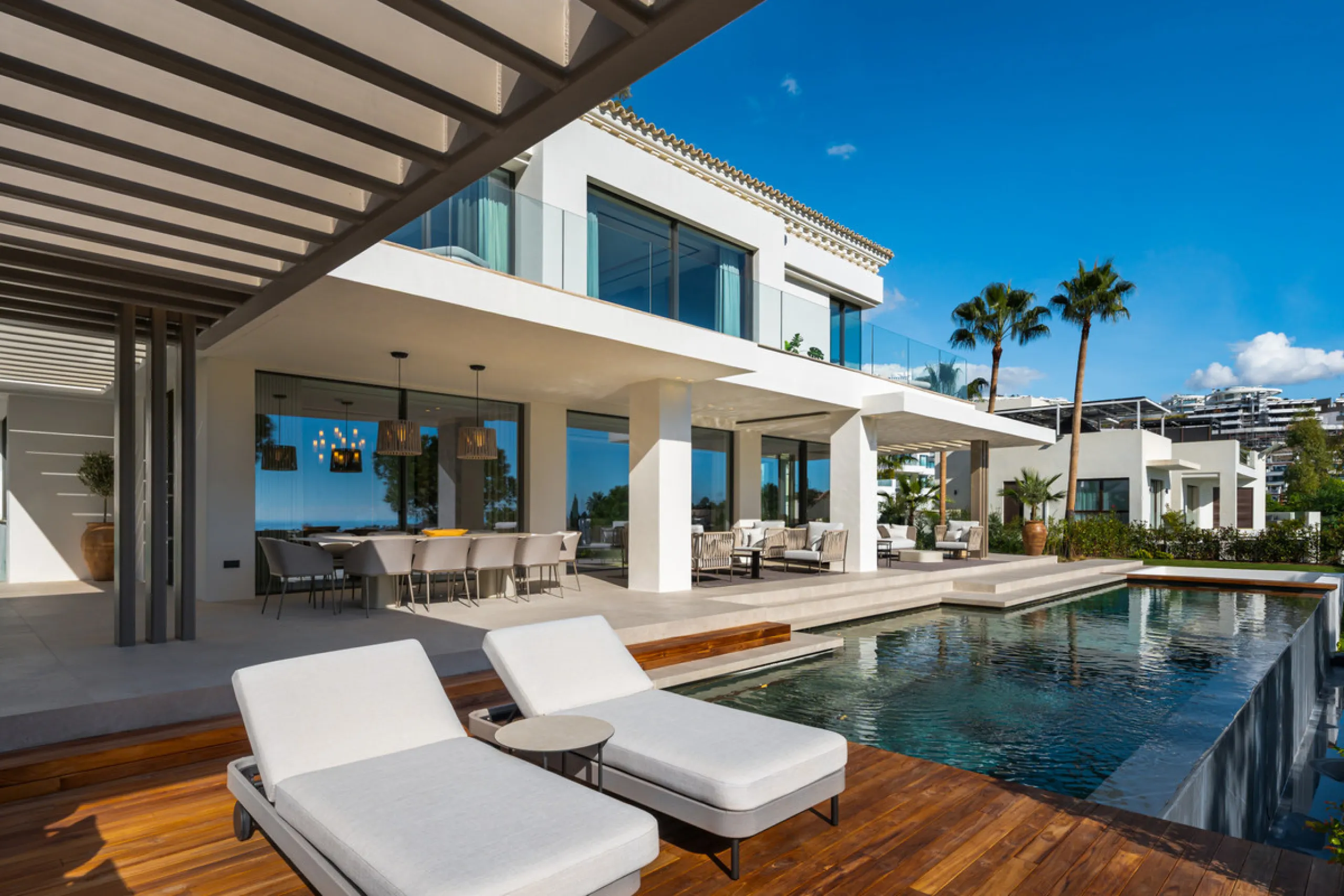House - Detached Villa в продаже в Benahavís, Málaga. В доме 6 спален и 8 ванных комнат. Площадь дома 771 м². Площадь участка 1009 м²