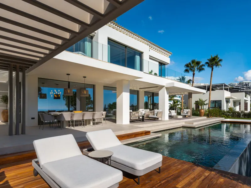 House - Detached Villa в продаже в Benahavís, Málaga. В доме 6 спален и 8 ванных комнат. Площадь дома 771 м². Площадь участка 1009 м²
