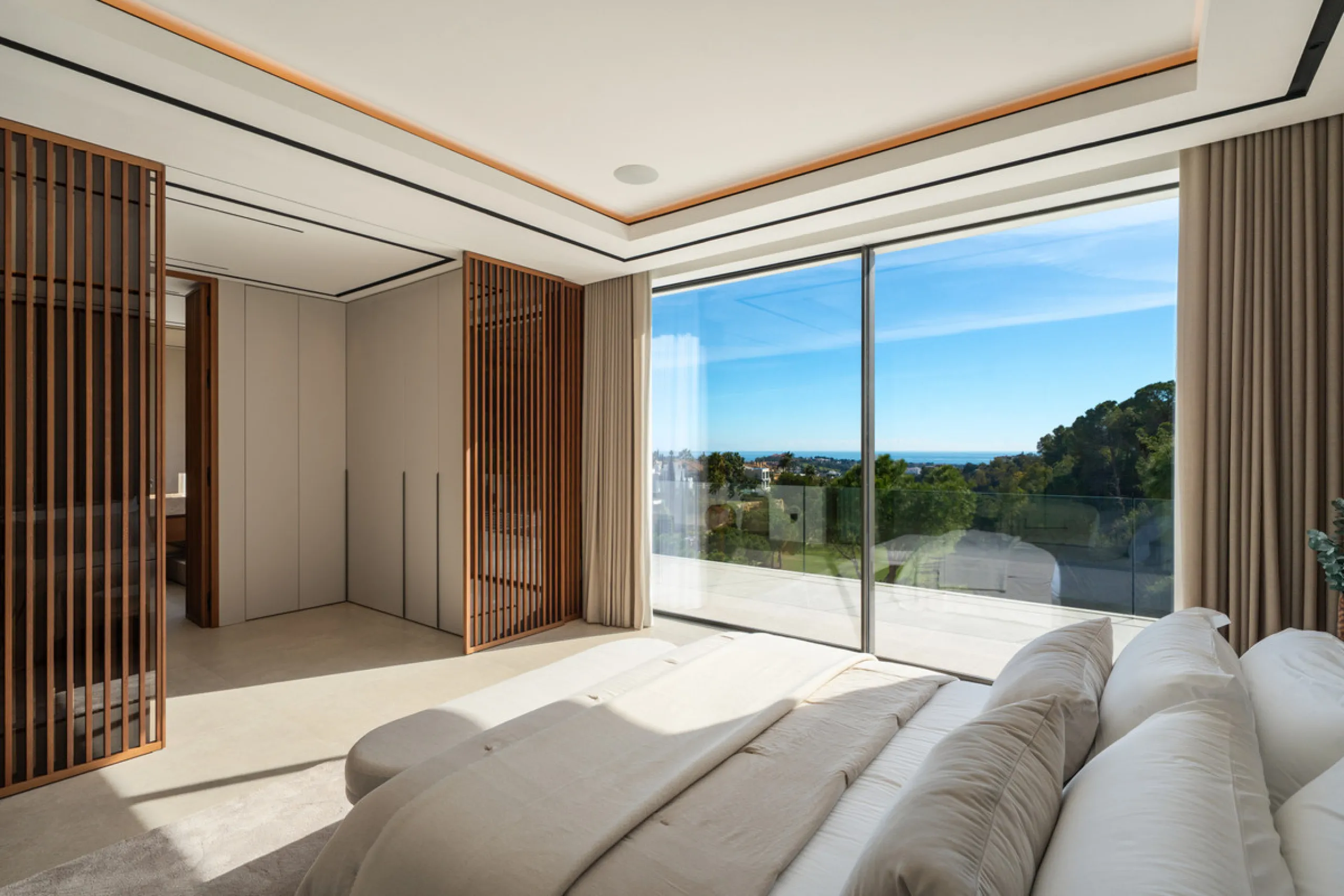 House - Detached Villa в продаже в Benahavís, Málaga. В доме 6 спален и 8 ванных комнат. Площадь дома 771 м². Площадь участка 1009 м²