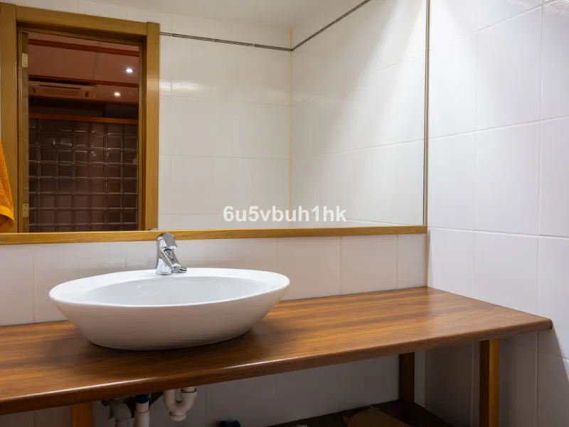 This entire house offers versatile possibilities for personal use, a holiday home, or as an investment opportunity.