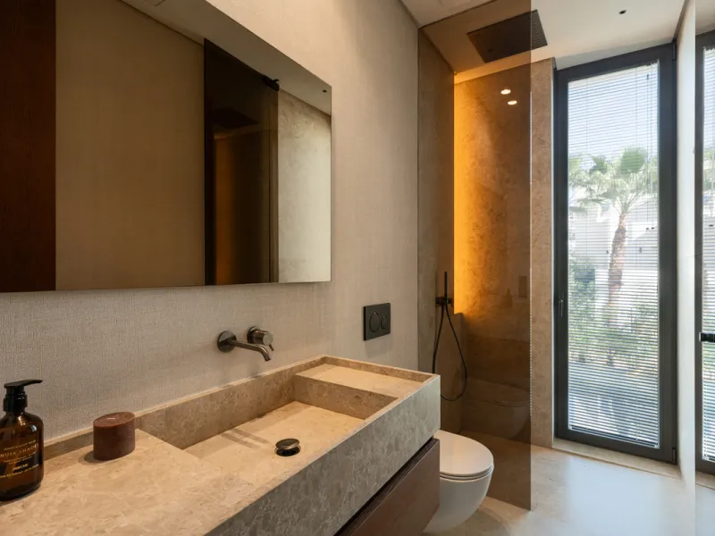 House - Detached Villa в продаже в Benahavís, Málaga. В доме 6 спален и 8 ванных комнат. Площадь дома 771 м². Площадь участка 1009 м²
