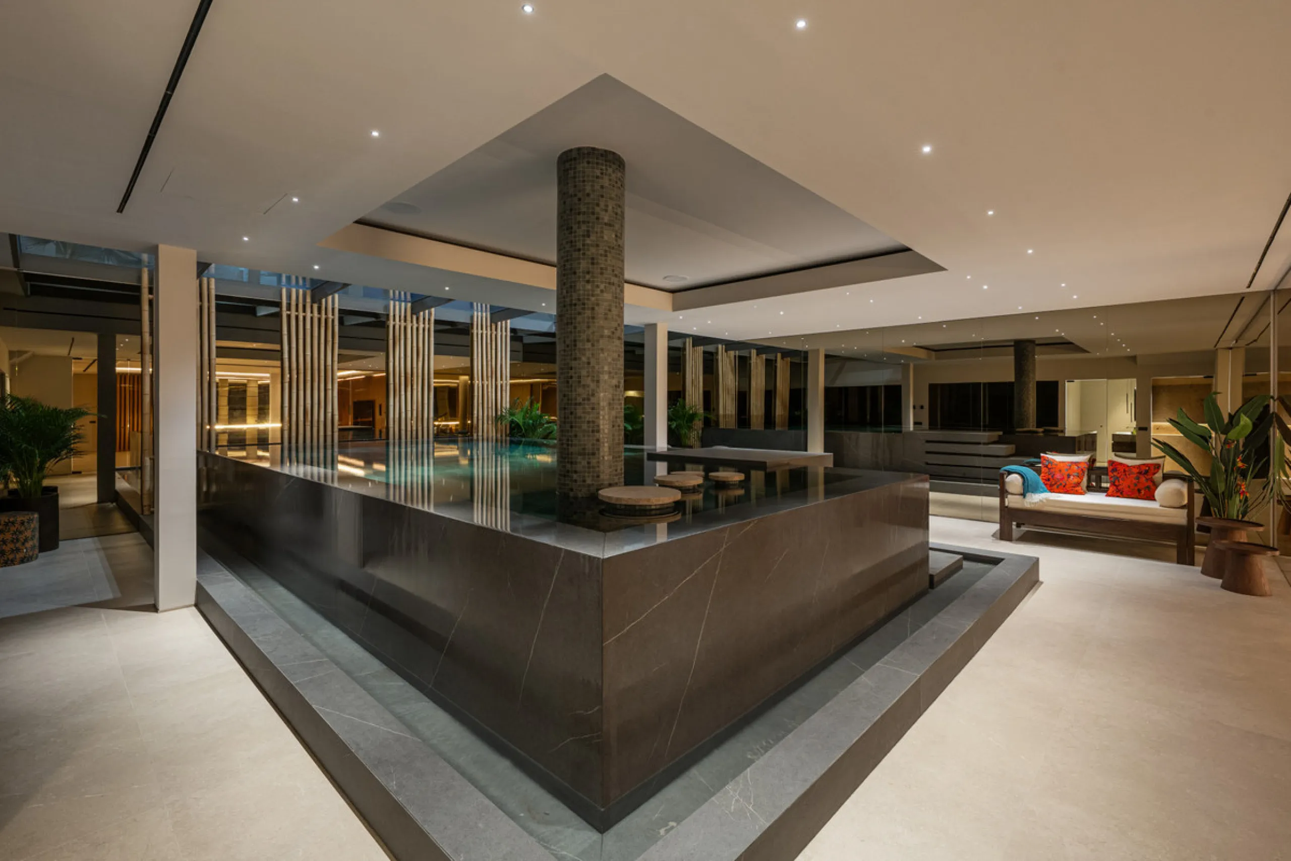 House - Detached Villa в продаже в Benahavís, Málaga. В доме 6 спален и 8 ванных комнат. Площадь дома 771 м². Площадь участка 1009 м²