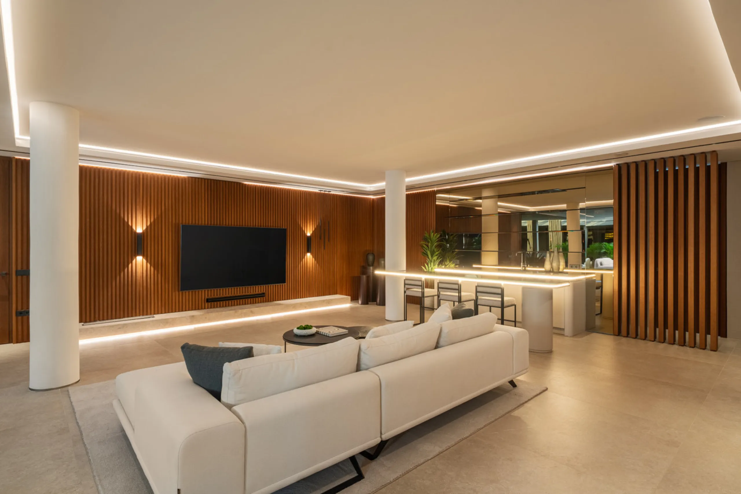 House - Detached Villa в продаже в Benahavís, Málaga. В доме 6 спален и 8 ванных комнат. Площадь дома 771 м². Площадь участка 1009 м²
