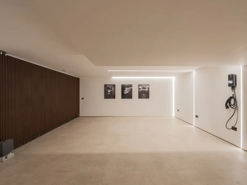 House - Detached Villa в продаже в Benahavís, Málaga. В доме 6 спален и 8 ванных комнат. Площадь дома 771 м². Площадь участка 1009 м²