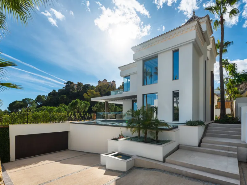 House - Detached Villa в продаже в Benahavís, Málaga. В доме 6 спален и 8 ванных комнат. Площадь дома 771 м². Площадь участка 1009 м²