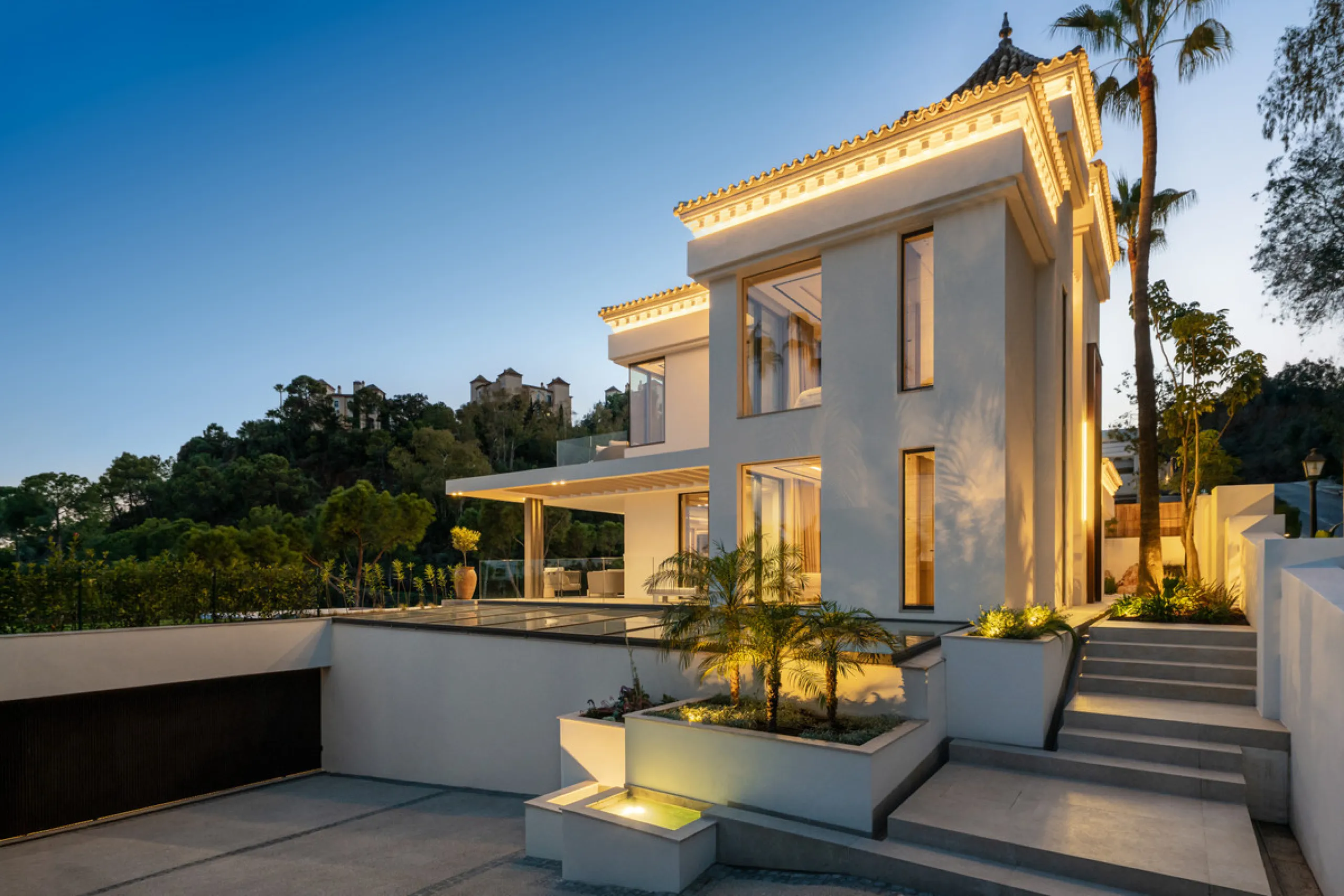 House - Detached Villa в продаже в Benahavís, Málaga. В доме 6 спален и 8 ванных комнат. Площадь дома 771 м². Площадь участка 1009 м²
