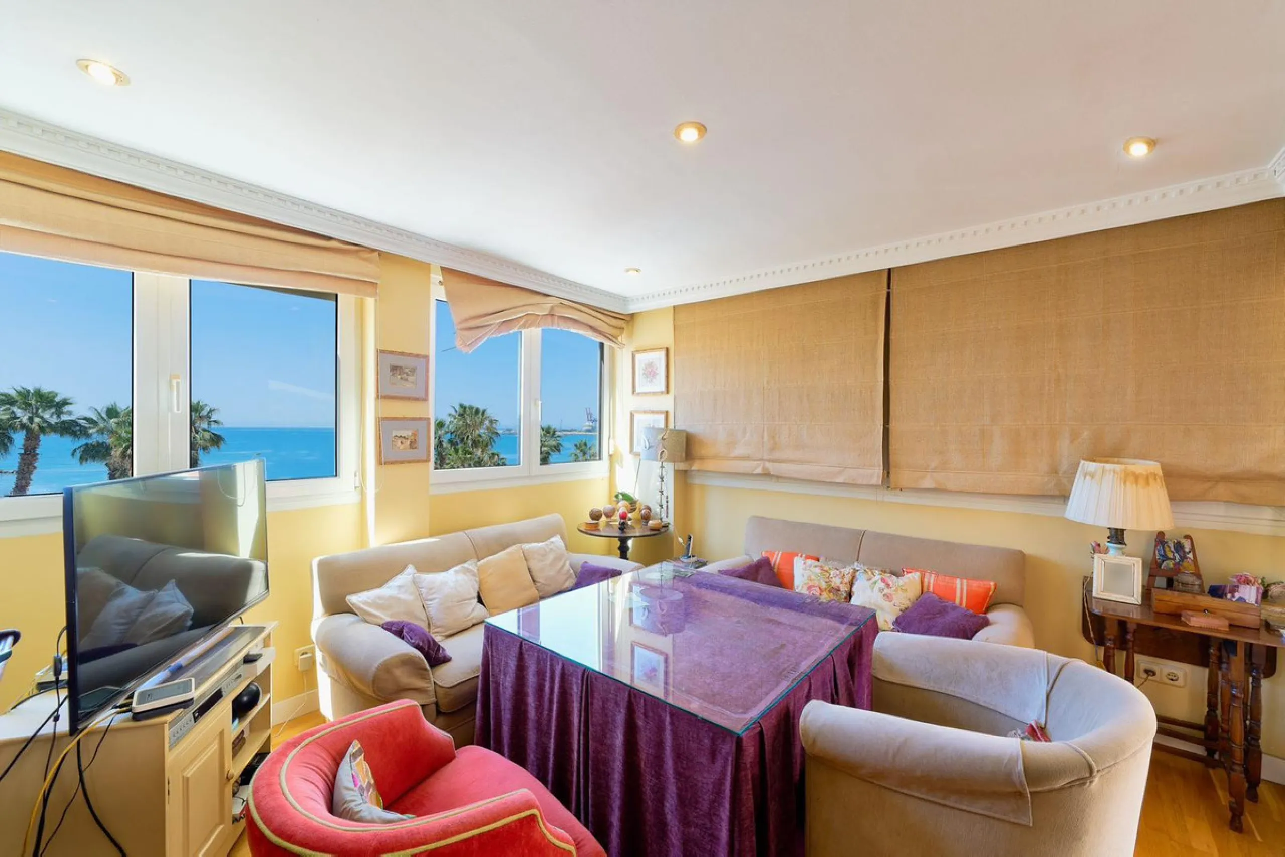 This stunning 3-bedroom, 2-bathroom penthouse is perfectly positioned on the beachfront in one of Málaga's most exclusive and tranquil areas — Malagueta–Monte Sancha. Offering uninterrupted sea views, this residence captures the very essence of Mediterran