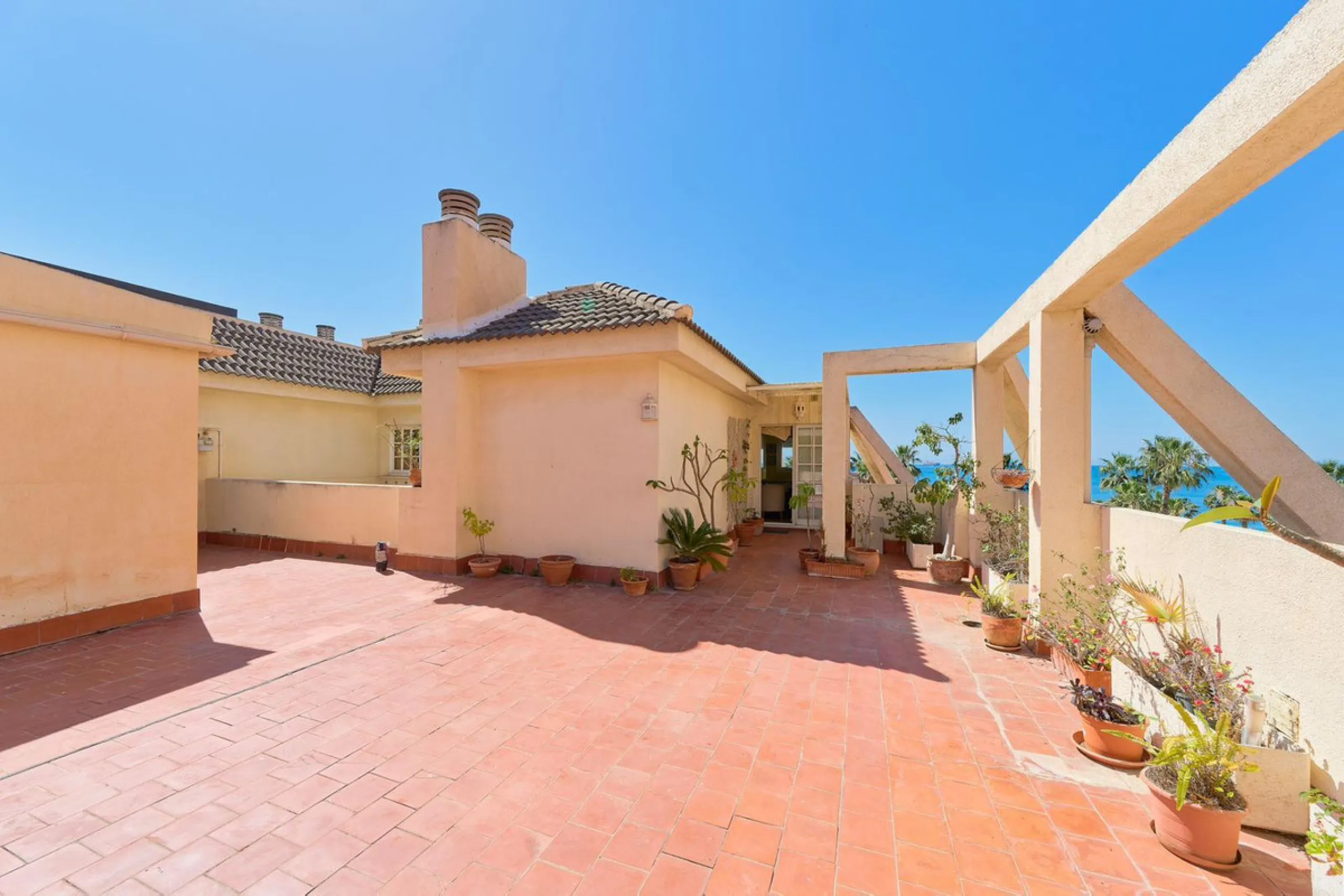 This stunning 3-bedroom, 2-bathroom penthouse is perfectly positioned on the beachfront in one of Málaga's most exclusive and tranquil areas — Malagueta–Monte Sancha. Offering uninterrupted sea views, this residence captures the very essence of Mediterran