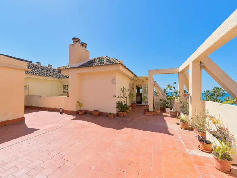 This stunning 3-bedroom, 2-bathroom penthouse is perfectly positioned on the beachfront in one of Málaga's most exclusive and tranquil areas — Malagueta–Monte Sancha. Offering uninterrupted sea views, this residence captures the very essence of Mediterran