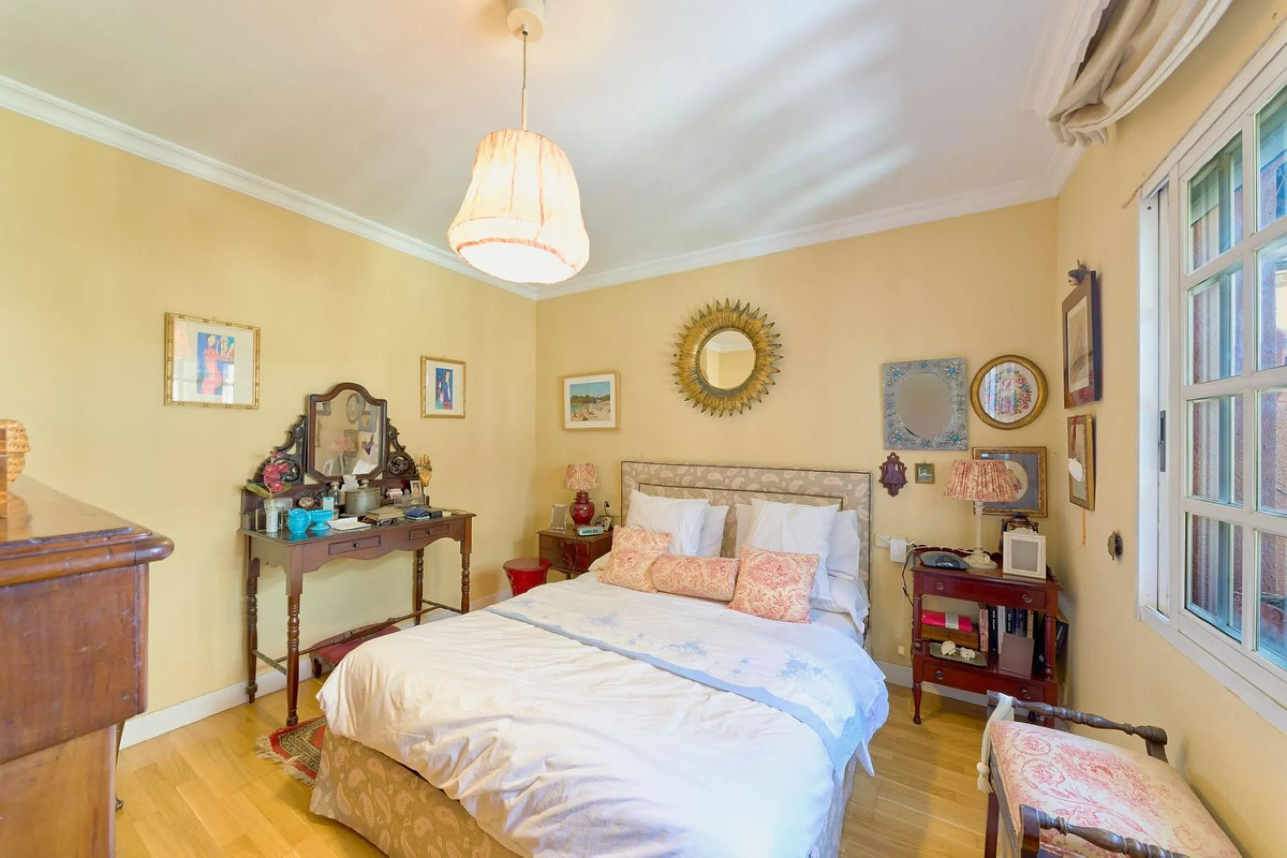 This stunning 3-bedroom, 2-bathroom penthouse is perfectly positioned on the beachfront in one of Málaga's most exclusive and tranquil areas — Malagueta–Monte Sancha. Offering uninterrupted sea views, this residence captures the very essence of Mediterran