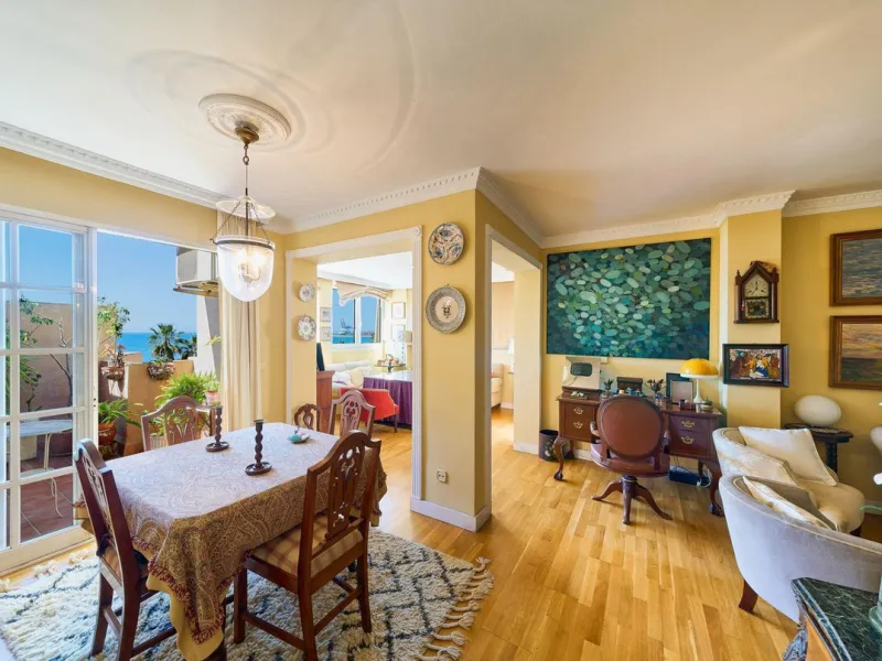 This stunning 3-bedroom, 2-bathroom penthouse is perfectly positioned on the beachfront in one of Málaga's most exclusive and tranquil areas — Malagueta–Monte Sancha. Offering uninterrupted sea views, this residence captures the very essence of Mediterran