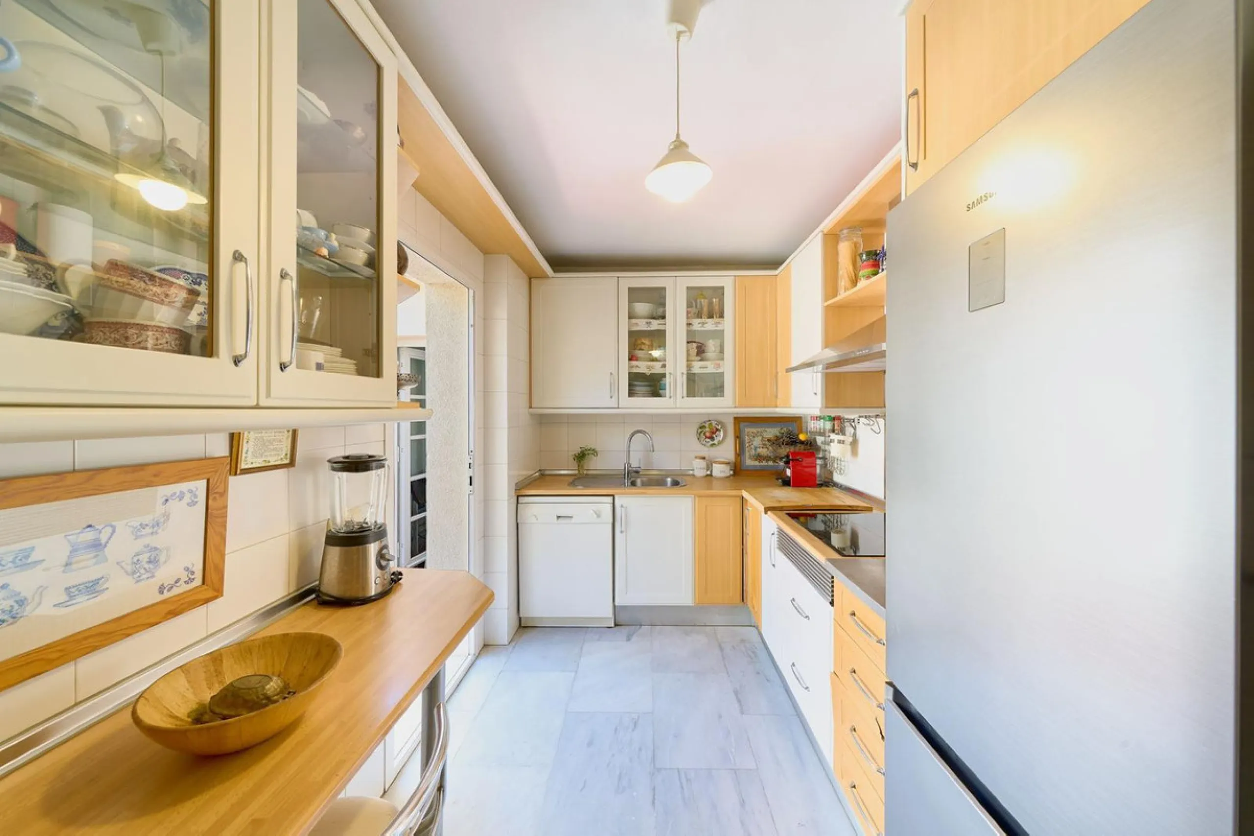 This stunning 3-bedroom, 2-bathroom penthouse is perfectly positioned on the beachfront in one of Málaga's most exclusive and tranquil areas — Malagueta–Monte Sancha. Offering uninterrupted sea views, this residence captures the very essence of Mediterran