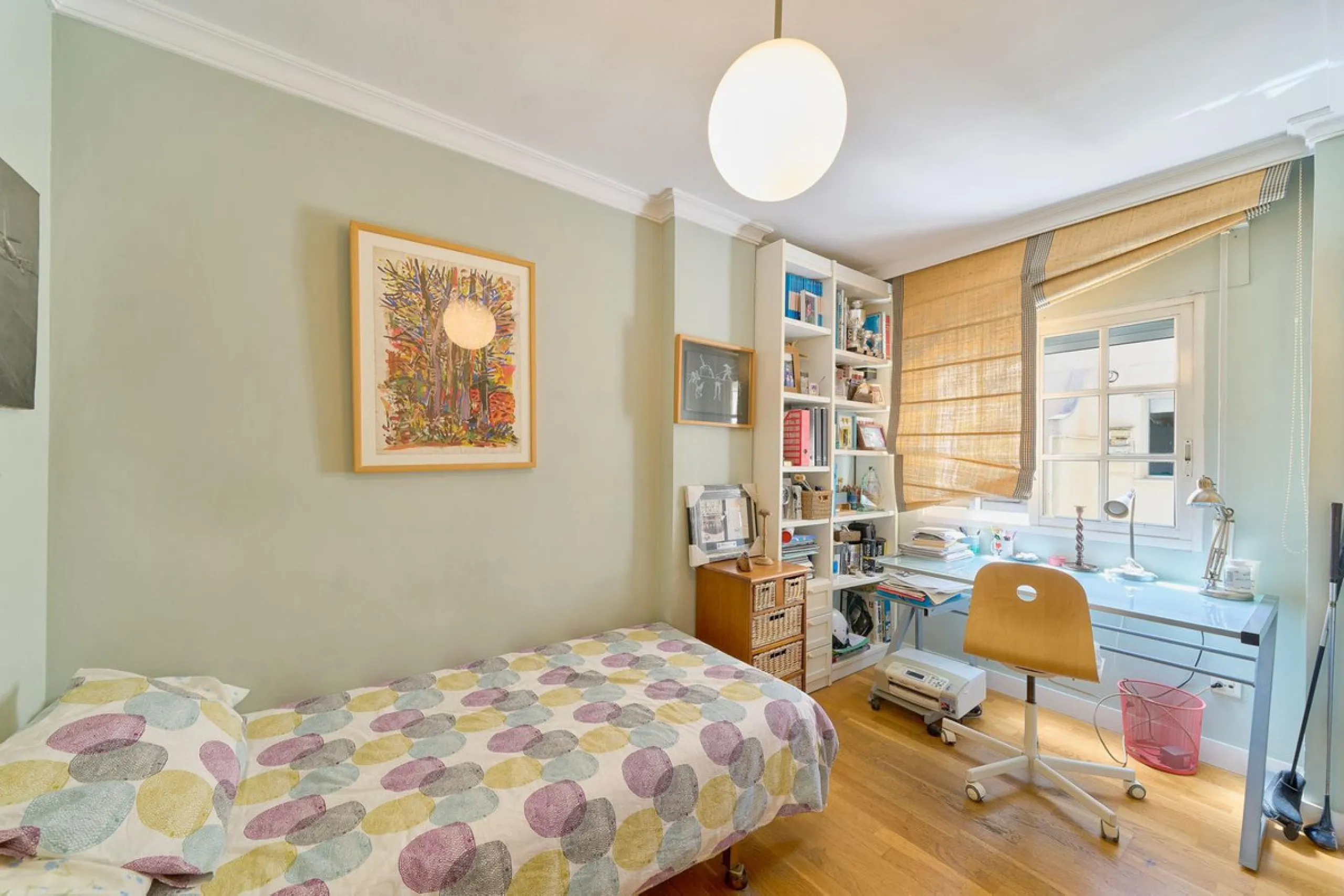 This stunning 3-bedroom, 2-bathroom penthouse is perfectly positioned on the beachfront in one of Málaga's most exclusive and tranquil areas — Malagueta–Monte Sancha. Offering uninterrupted sea views, this residence captures the very essence of Mediterran