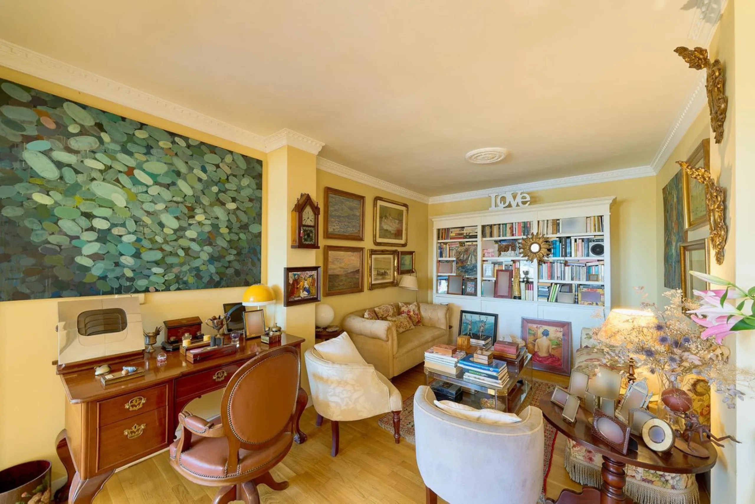 This stunning 3-bedroom, 2-bathroom penthouse is perfectly positioned on the beachfront in one of Málaga's most exclusive and tranquil areas — Malagueta–Monte Sancha. Offering uninterrupted sea views, this residence captures the very essence of Mediterran
