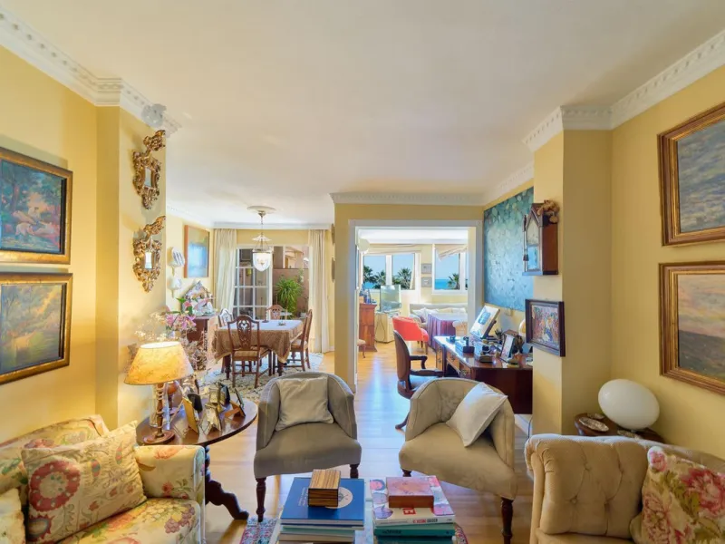 This stunning 3-bedroom, 2-bathroom penthouse is perfectly positioned on the beachfront in one of Málaga's most exclusive and tranquil areas — Malagueta–Monte Sancha. Offering uninterrupted sea views, this residence captures the very essence of Mediterran
