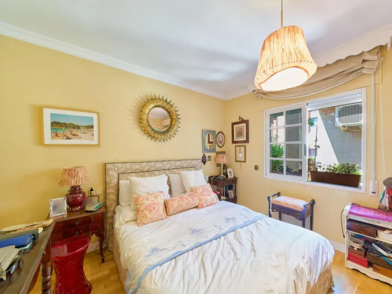 This stunning 3-bedroom, 2-bathroom penthouse is perfectly positioned on the beachfront in one of Málaga's most exclusive and tranquil areas — Malagueta–Monte Sancha. Offering uninterrupted sea views, this residence captures the very essence of Mediterran