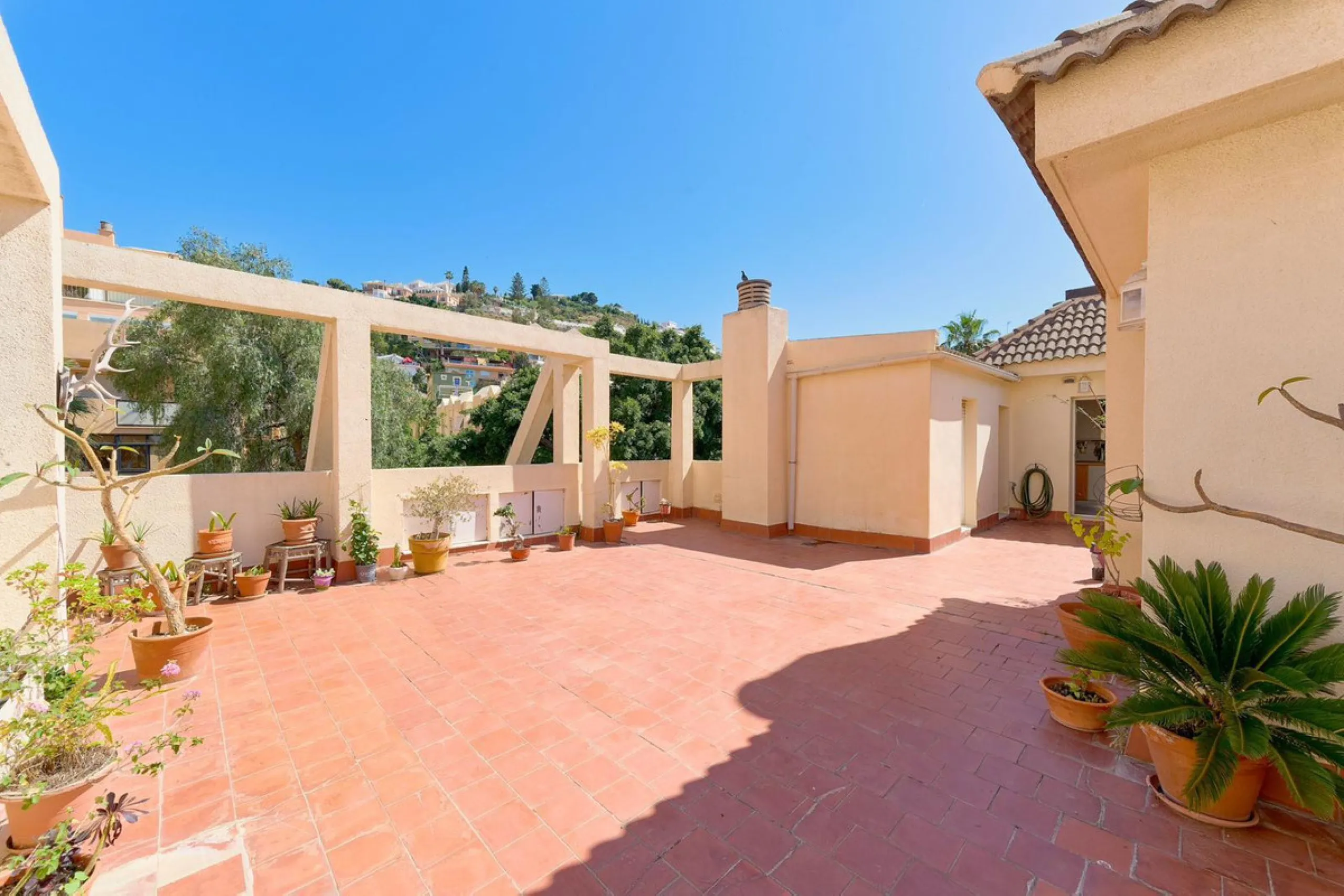 This stunning 3-bedroom, 2-bathroom penthouse is perfectly positioned on the beachfront in one of Málaga's most exclusive and tranquil areas — Malagueta–Monte Sancha. Offering uninterrupted sea views, this residence captures the very essence of Mediterran