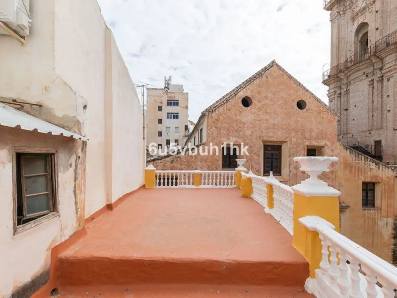 Located on one of the most picturesque streets in Málaga's historic centre, Calle San Juan, this characterful building offers a rare combination of immediate income and exceptional development potential. With its rooftop overlooking the magnificent tower 