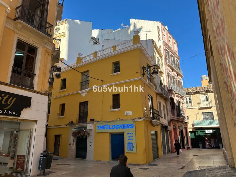 Located on one of the most picturesque streets in Málaga's historic centre, Calle San Juan, this characterful building offers a rare combination of immediate income and exceptional development potential. With its rooftop overlooking the magnificent tower 