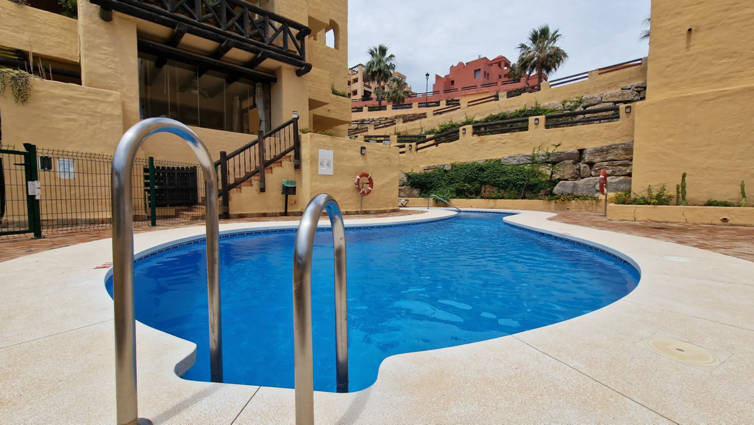 Apartment - Ground Floor Apartment в продаже в Manilva, Málaga. В доме 3 спален и 2 ванных комнат. Площадь дома 107 м²