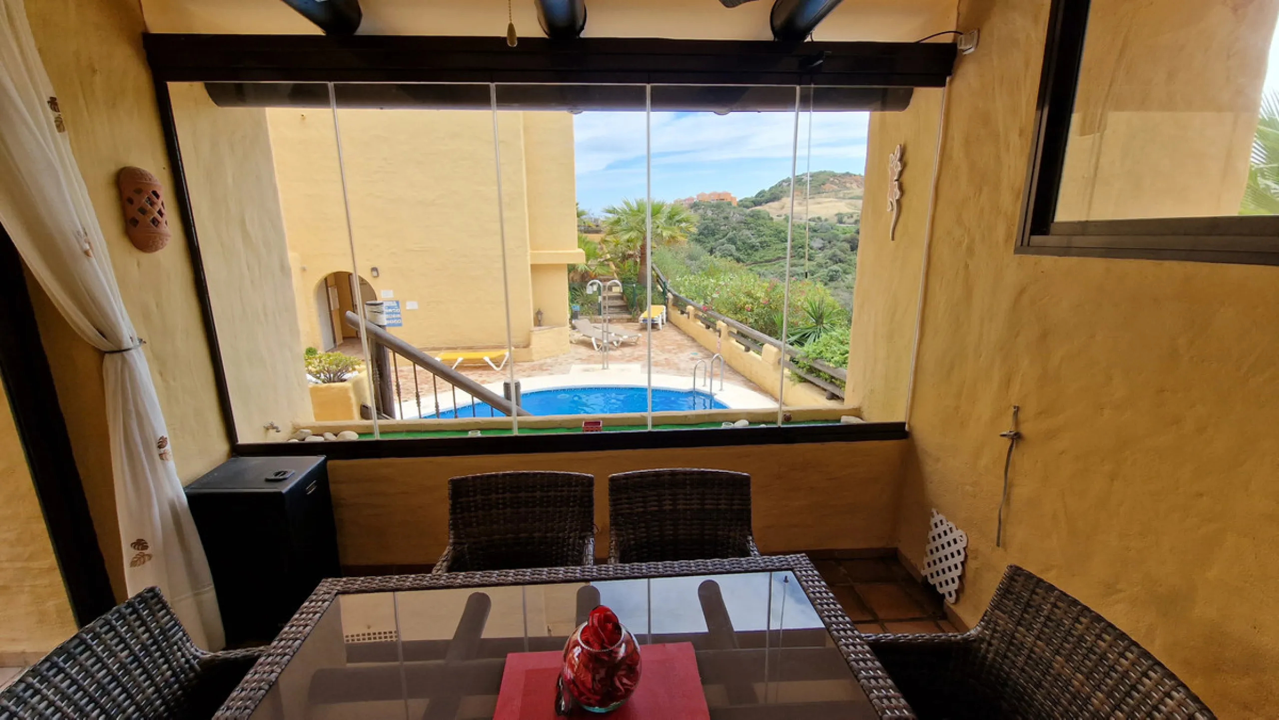 Apartment - Ground Floor Apartment в продаже в Manilva, Málaga. В доме 3 спален и 2 ванных комнат. Площадь дома 107 м²