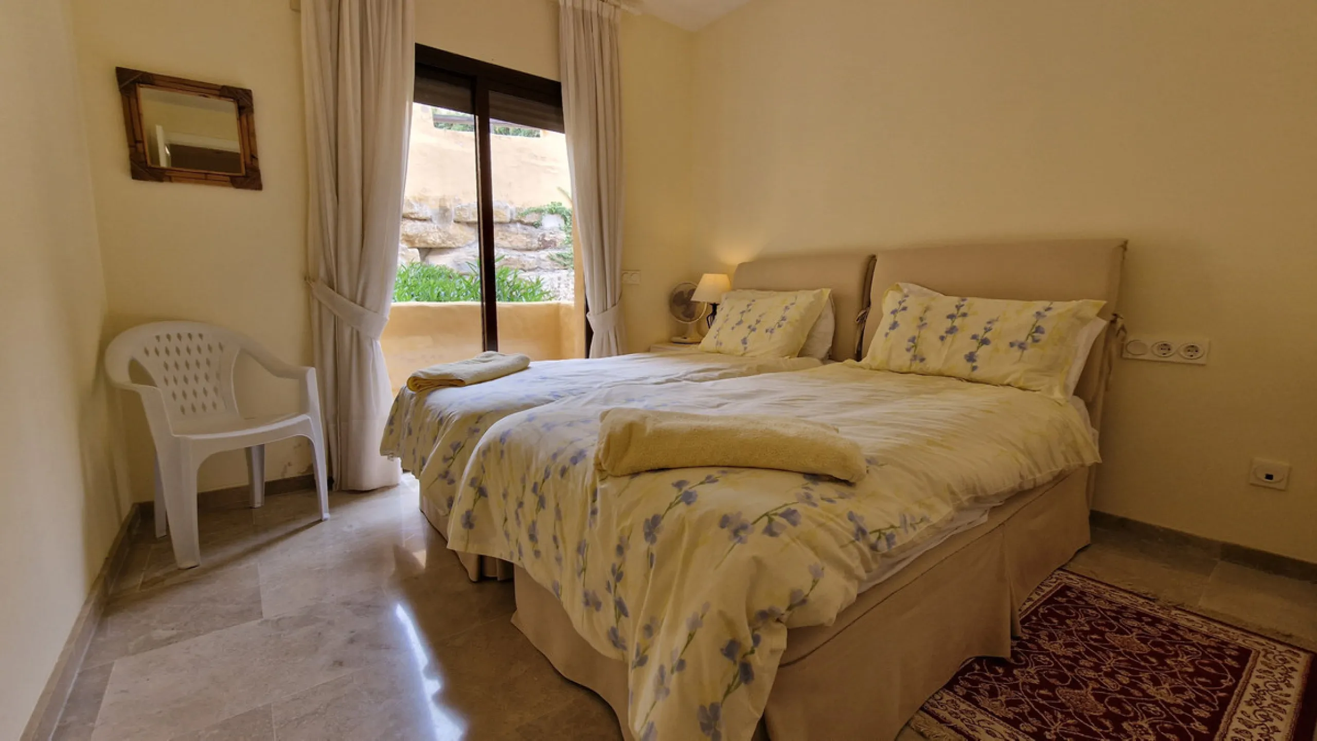 Apartment - Ground Floor Apartment в продаже в Manilva, Málaga. В доме 3 спален и 2 ванных комнат. Площадь дома 107 м²