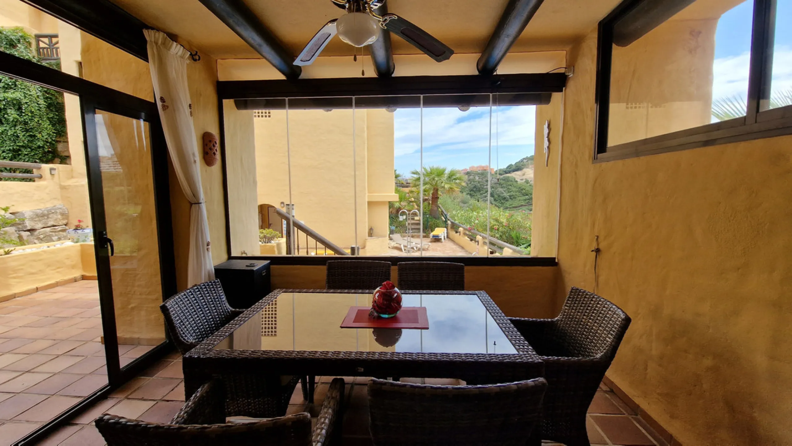 Apartment - Ground Floor Apartment в продаже в Manilva, Málaga. В доме 3 спален и 2 ванных комнат. Площадь дома 107 м²