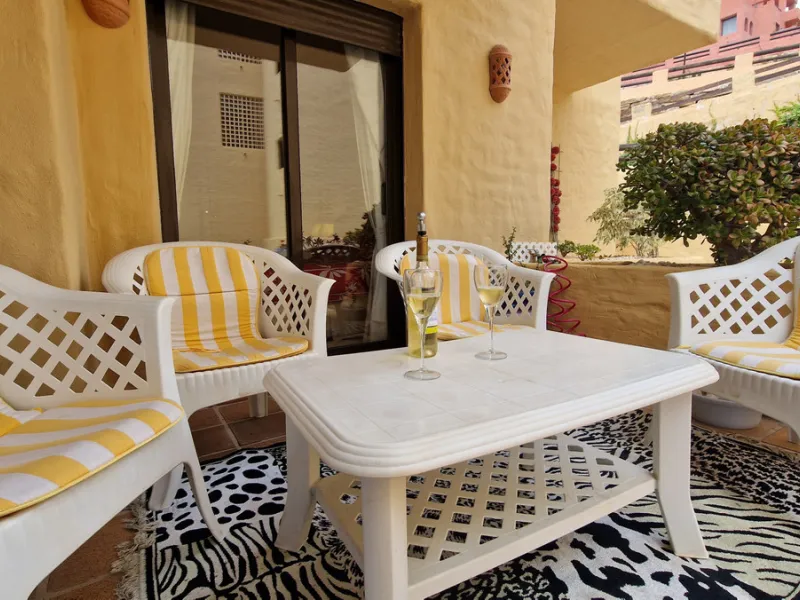 Apartment - Ground Floor Apartment в продаже в Manilva, Málaga. В доме 3 спален и 2 ванных комнат. Площадь дома 107 м²