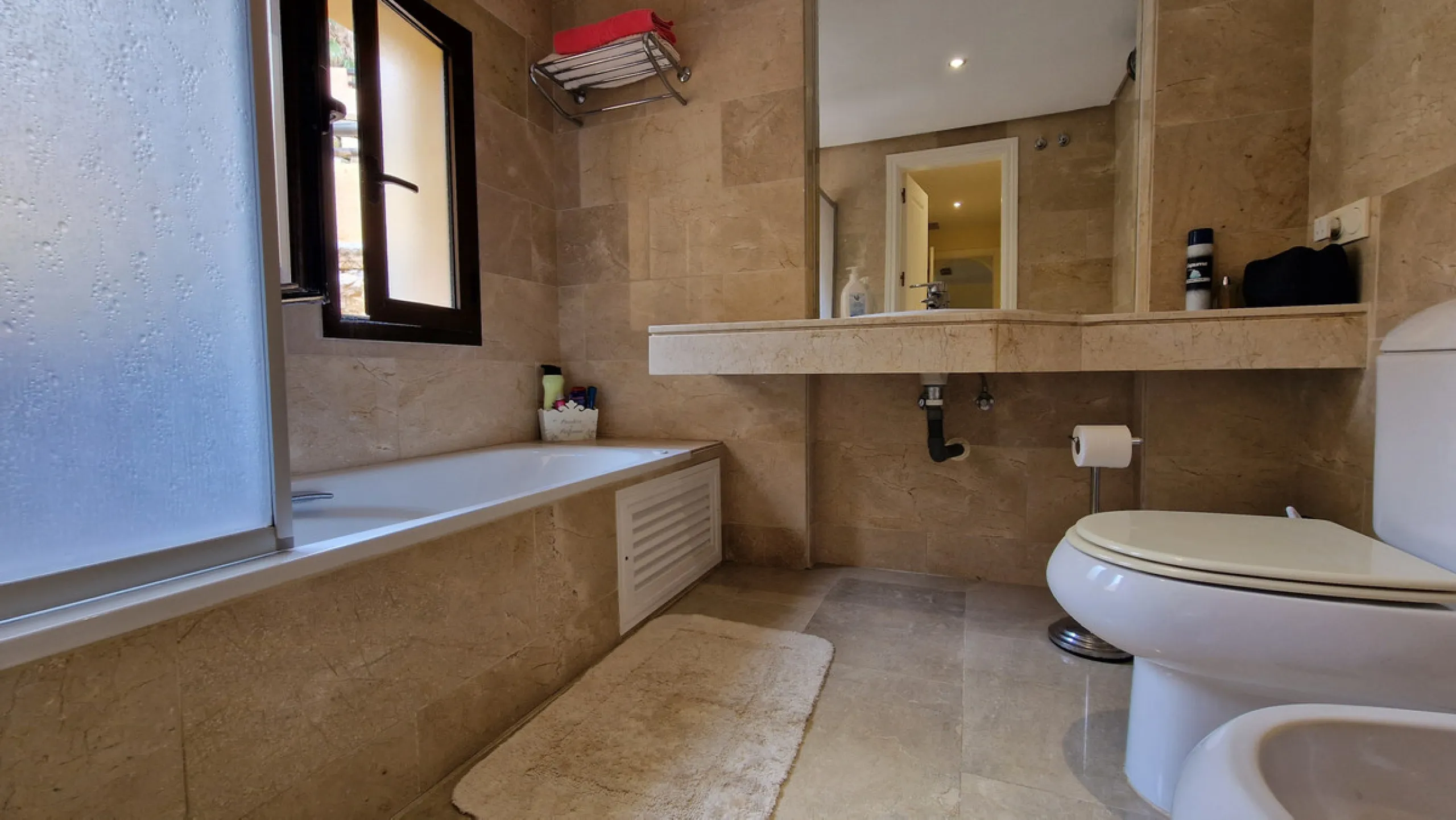 Apartment - Ground Floor Apartment в продаже в Manilva, Málaga. В доме 3 спален и 2 ванных комнат. Площадь дома 107 м²