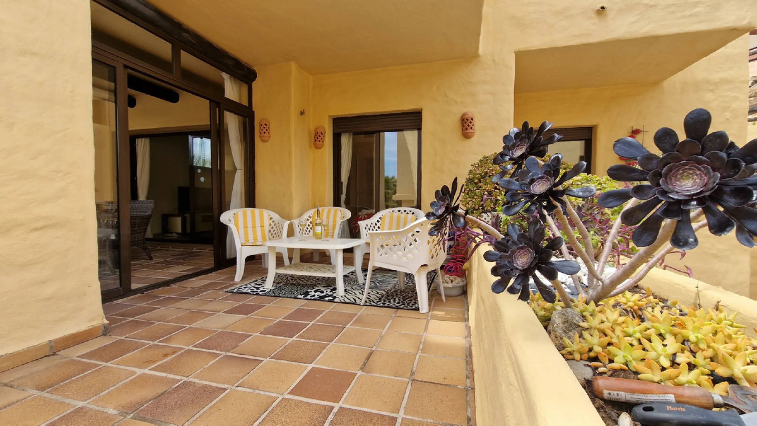 Apartment - Ground Floor Apartment в продаже в Manilva, Málaga. В доме 3 спален и 2 ванных комнат. Площадь дома 107 м²