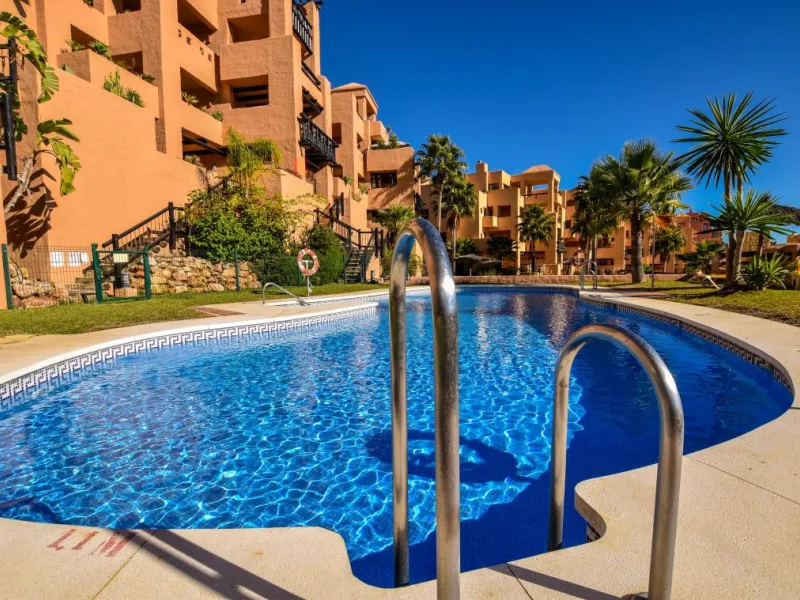 Apartment - Ground Floor Apartment в продаже в Manilva, Málaga. В доме 3 спален и 2 ванных комнат. Площадь дома 107 м²