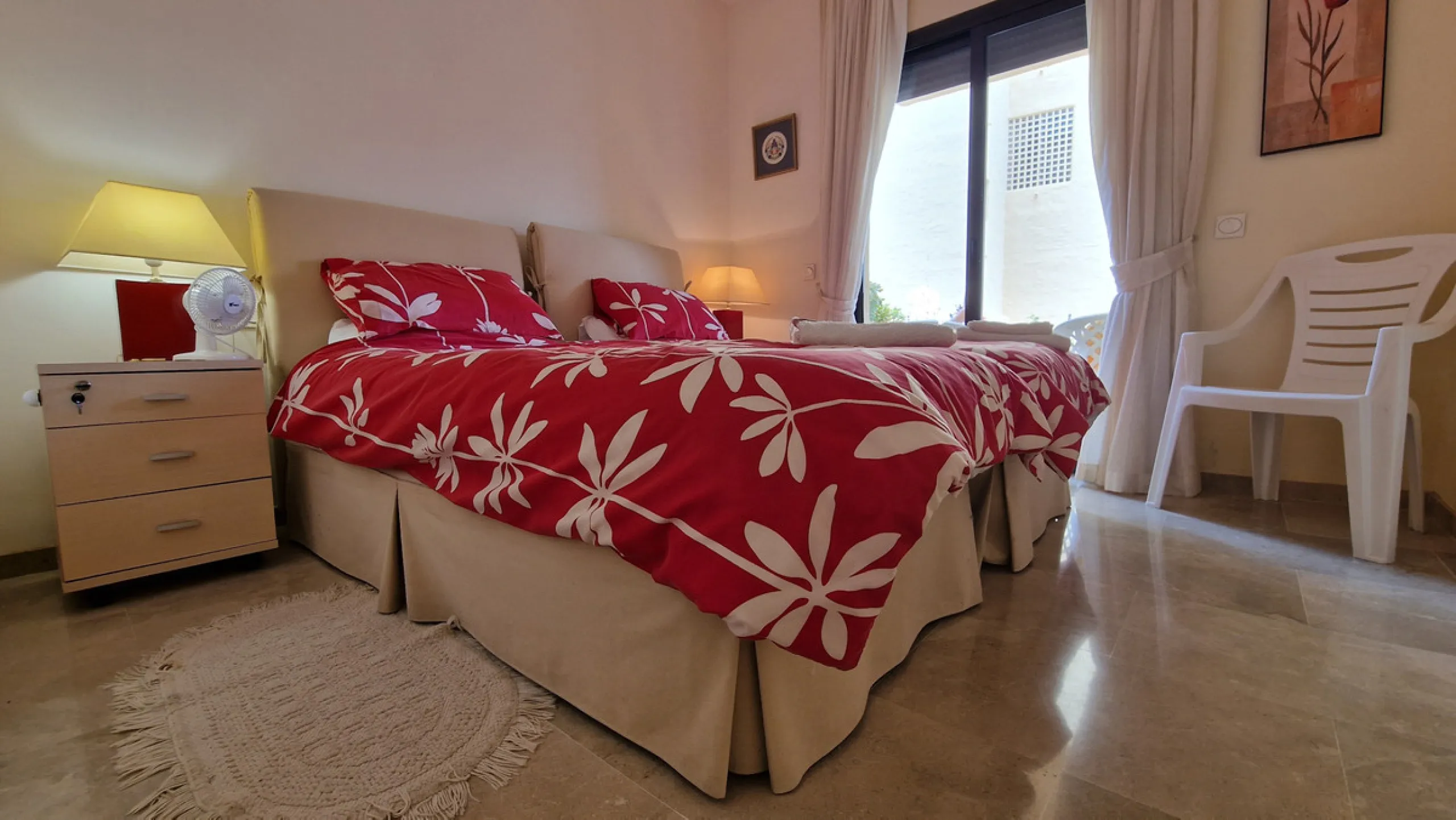 Apartment - Ground Floor Apartment в продаже в Manilva, Málaga. В доме 3 спален и 2 ванных комнат. Площадь дома 107 м²