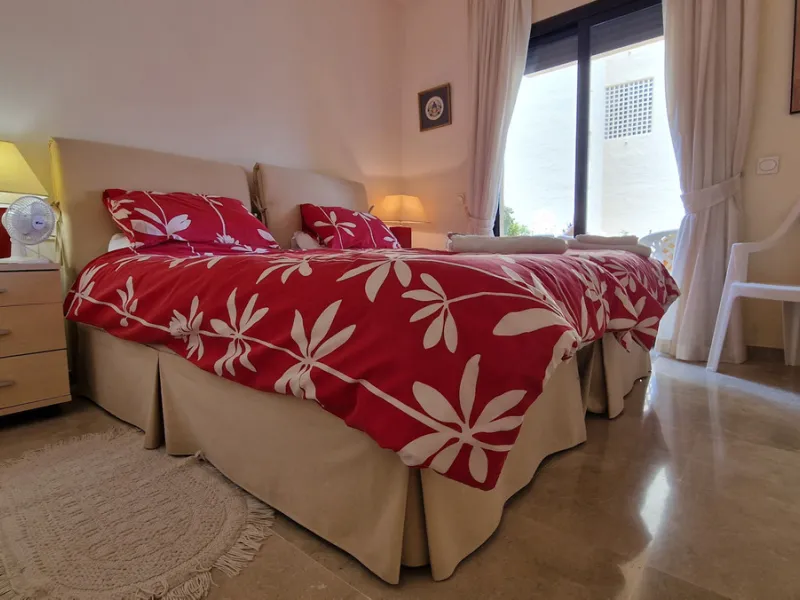 Apartment - Ground Floor Apartment в продаже в Manilva, Málaga. В доме 3 спален и 2 ванных комнат. Площадь дома 107 м²