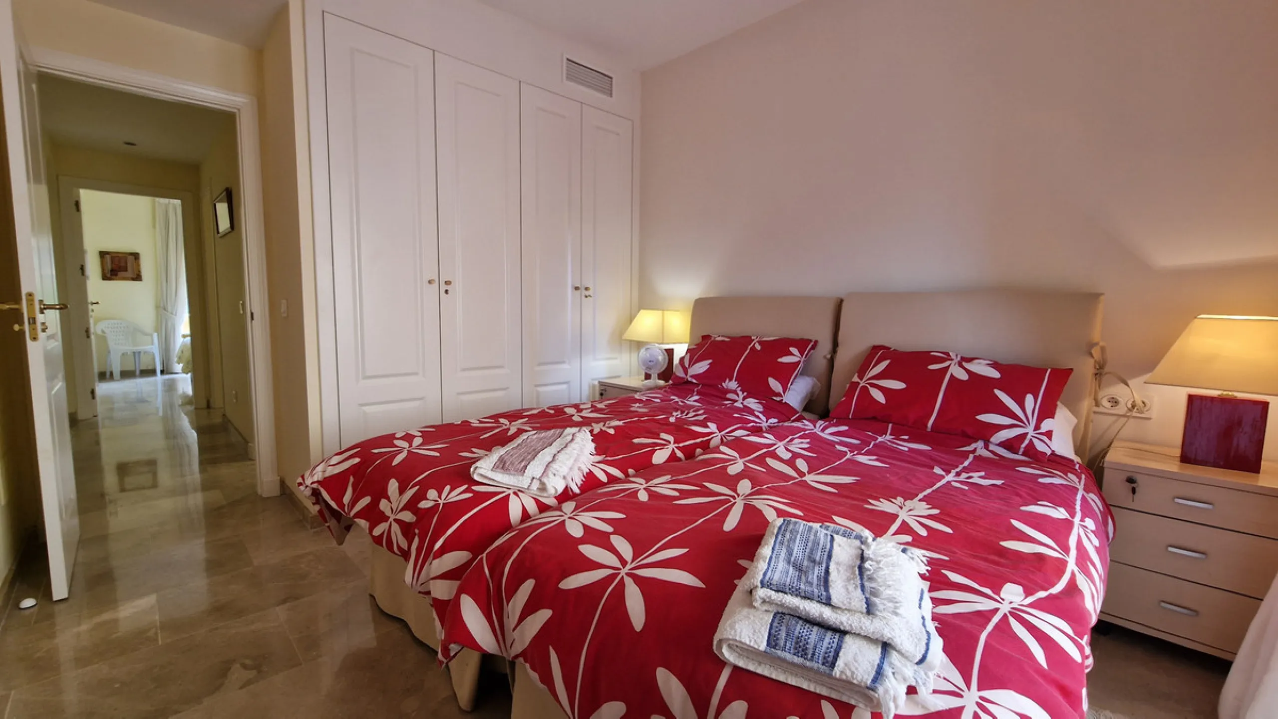 Apartment - Ground Floor Apartment в продаже в Manilva, Málaga. В доме 3 спален и 2 ванных комнат. Площадь дома 107 м²