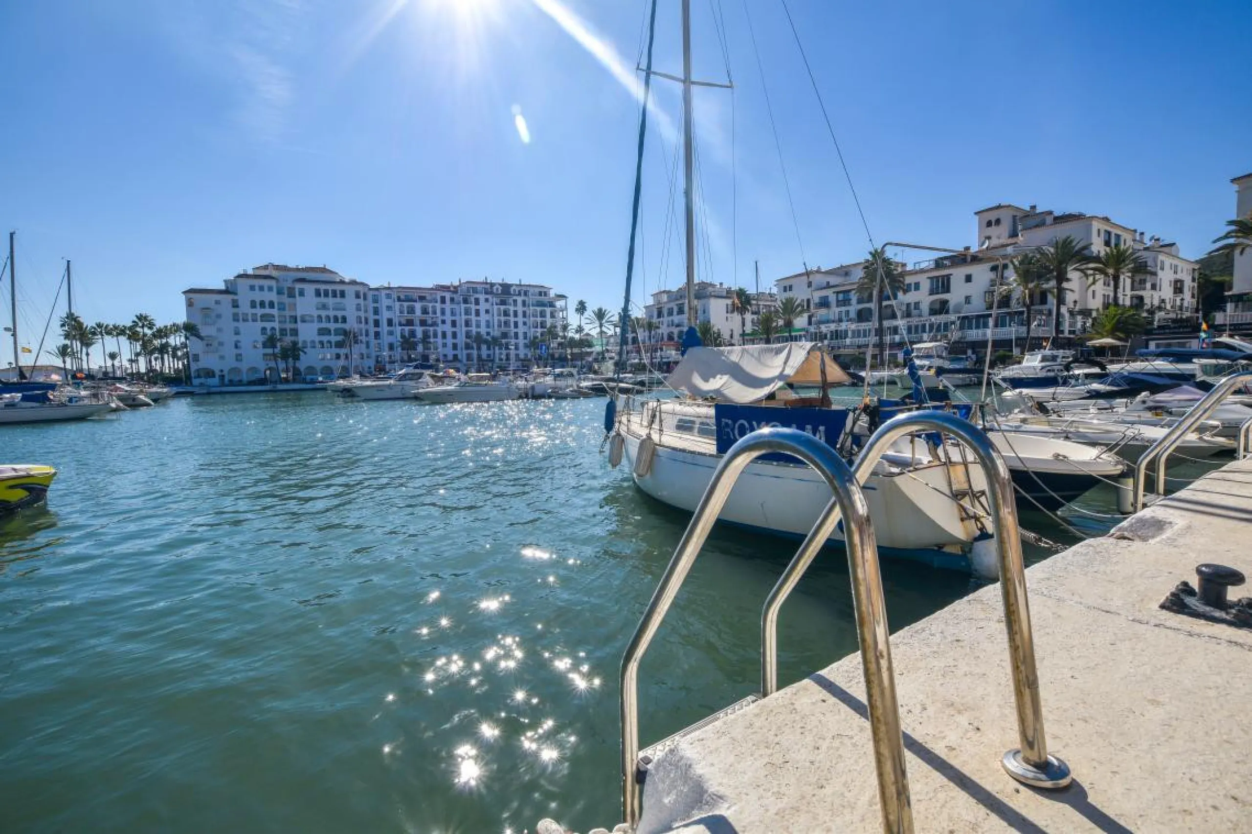 Apartment - Ground Floor Apartment в продаже в Manilva, Málaga. В доме 3 спален и 2 ванных комнат. Площадь дома 107 м²