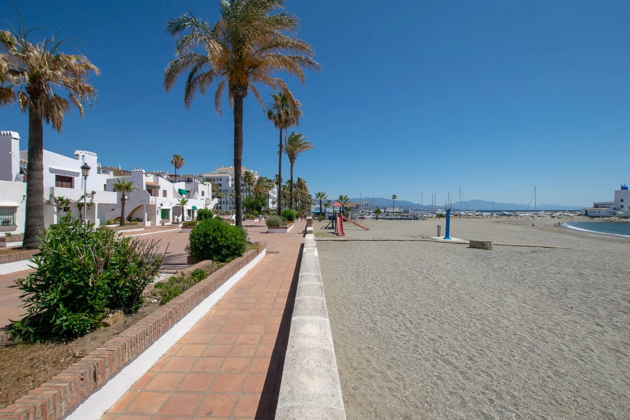 Apartment - Ground Floor Apartment в продаже в Manilva, Málaga. В доме 3 спален и 2 ванных комнат. Площадь дома 107 м²