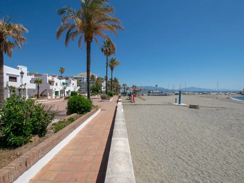 Apartment - Ground Floor Apartment в продаже в Manilva, Málaga. В доме 3 спален и 2 ванных комнат. Площадь дома 107 м²